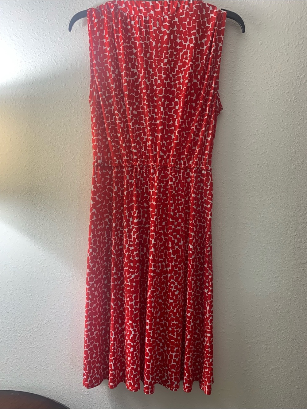 BCBGMaxAzria Red and White Sleeveless Wrap Midi Dress - Picture 4 of 8